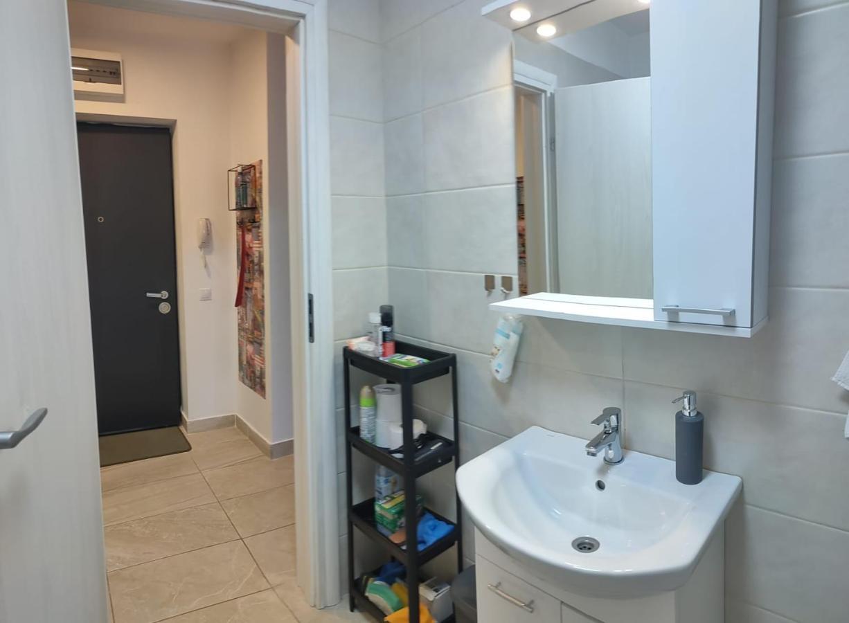Appartamento Dc Ghencea 158 Self Check-In Bucarest Esterno foto